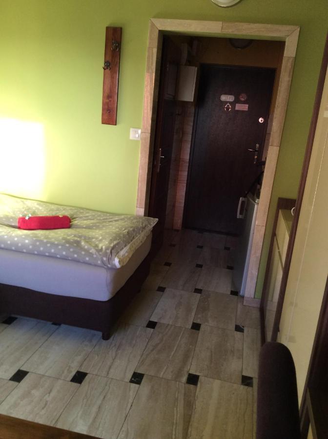 Mika Rooms Raclawicka 144 & Wislicka 3 Studio - Adults Only Warschau Buitenkant foto